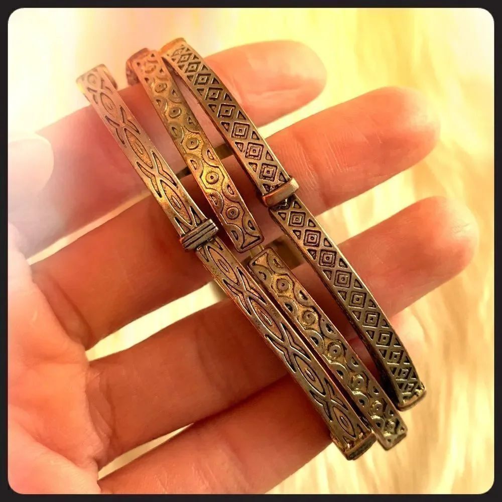Pattered gold bangles    - Picture 2 of 3